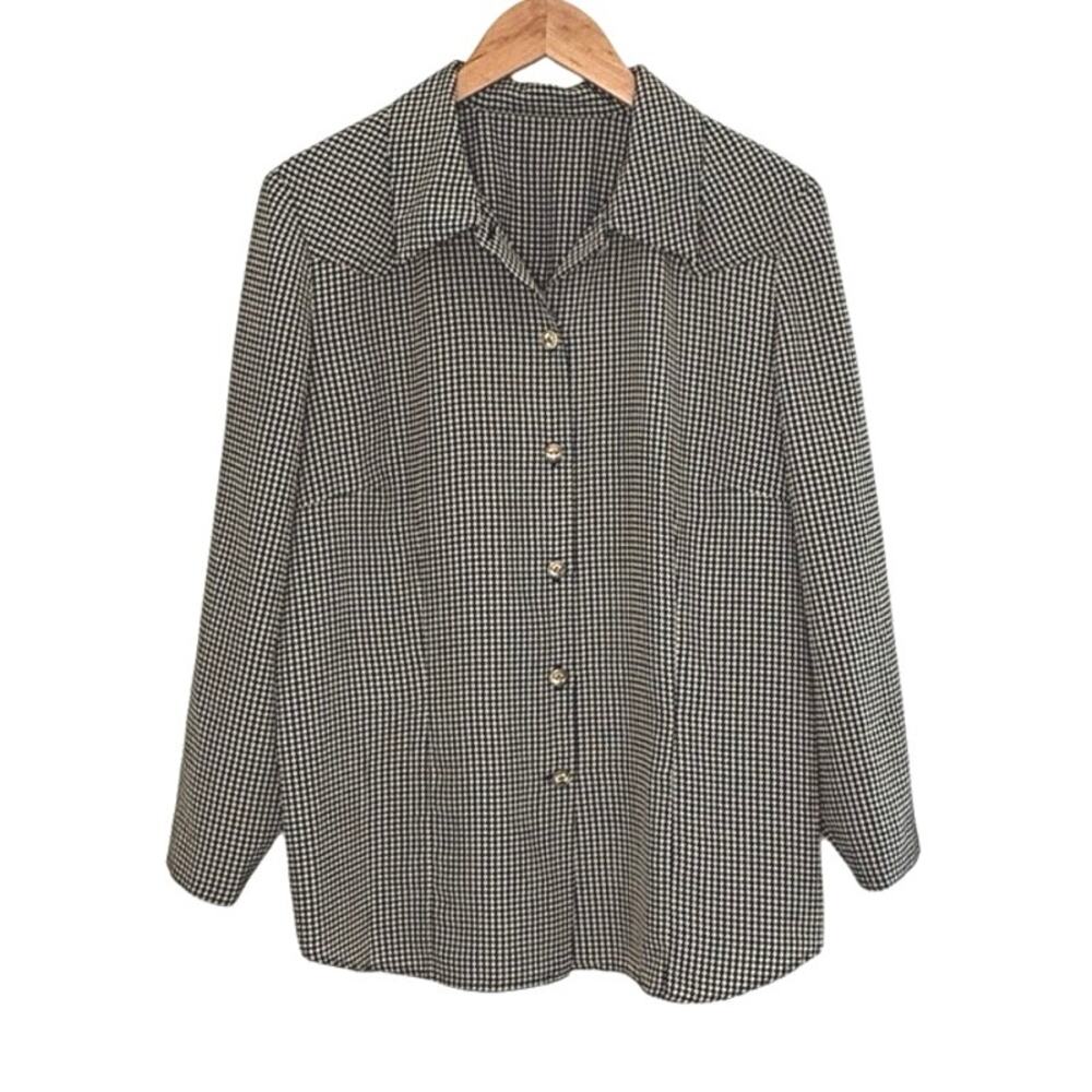 Women's gingham button down shirt detailed buttons